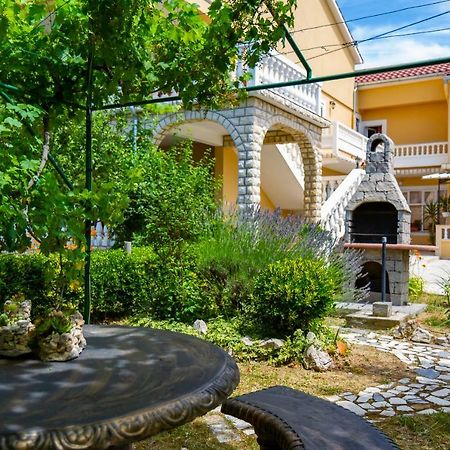 Apartman Haus Maja Banjol エクステリア 写真