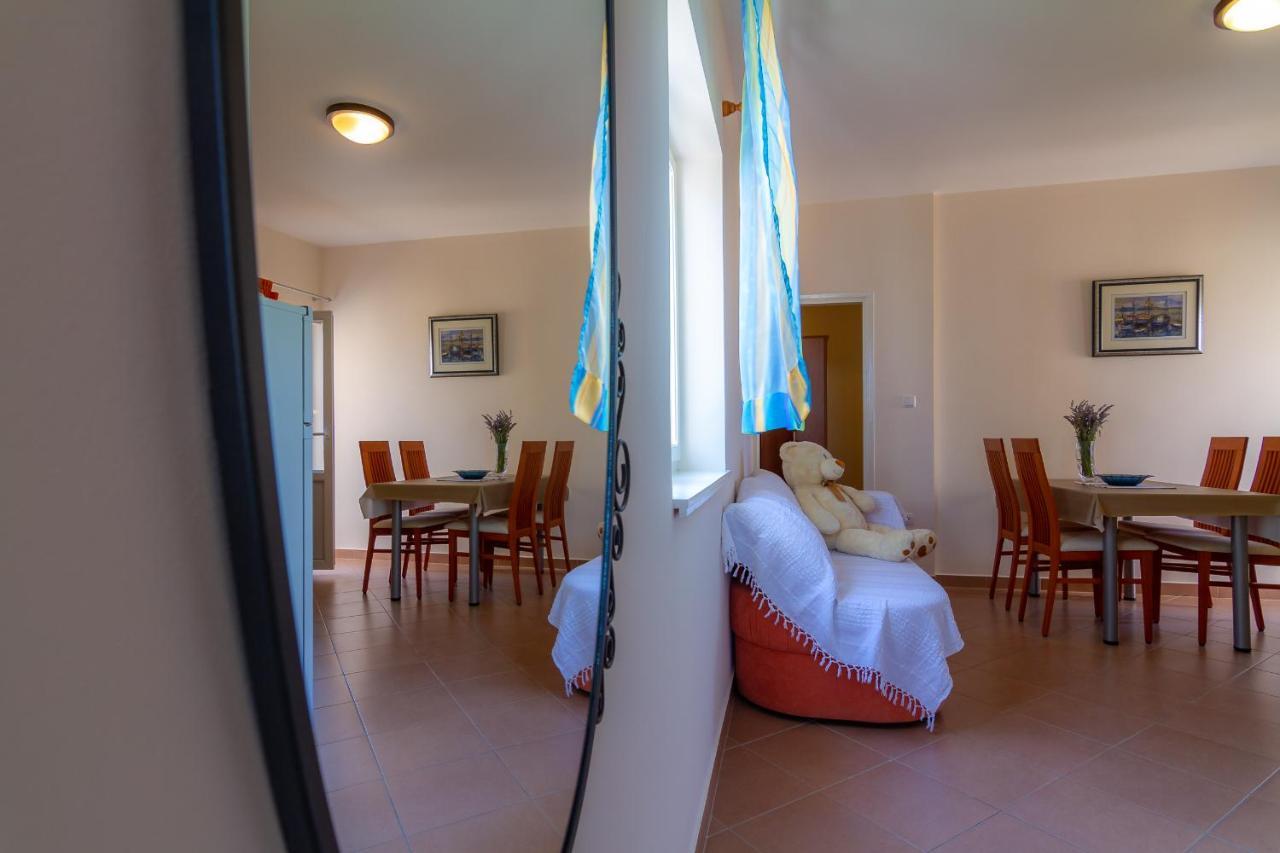 Apartman Haus Maja Banjol エクステリア 写真