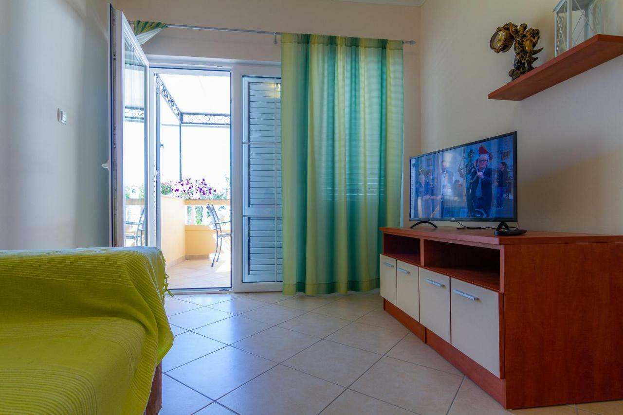 Apartman Haus Maja Banjol エクステリア 写真